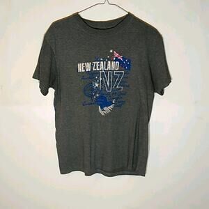 T shirt New Zealand print. Size Small